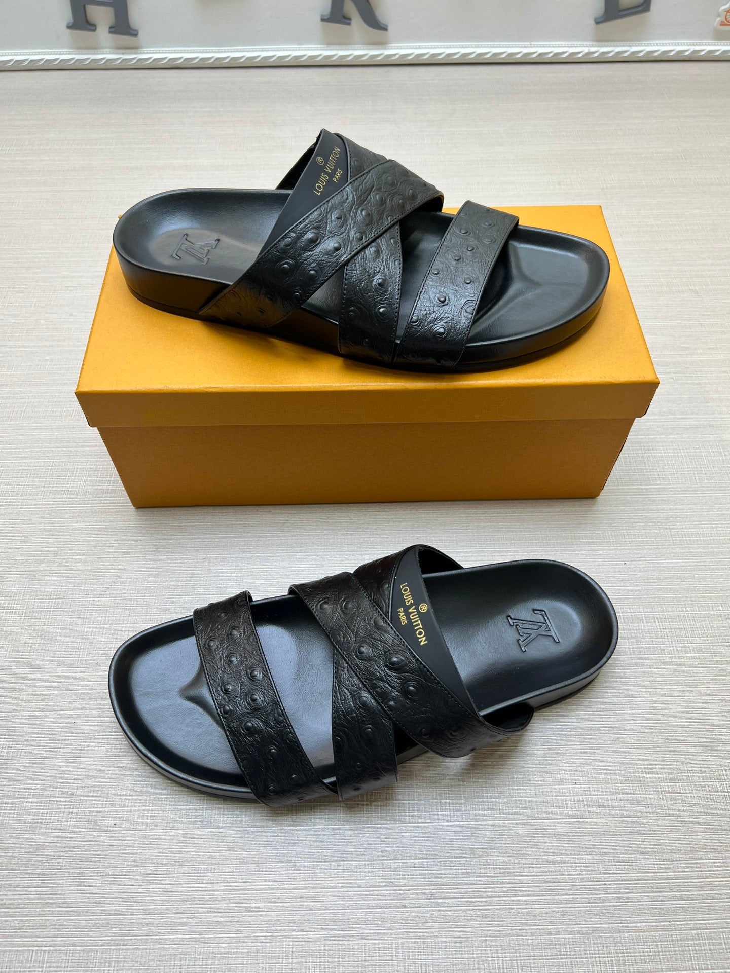 54E89Z   fashion  slippers