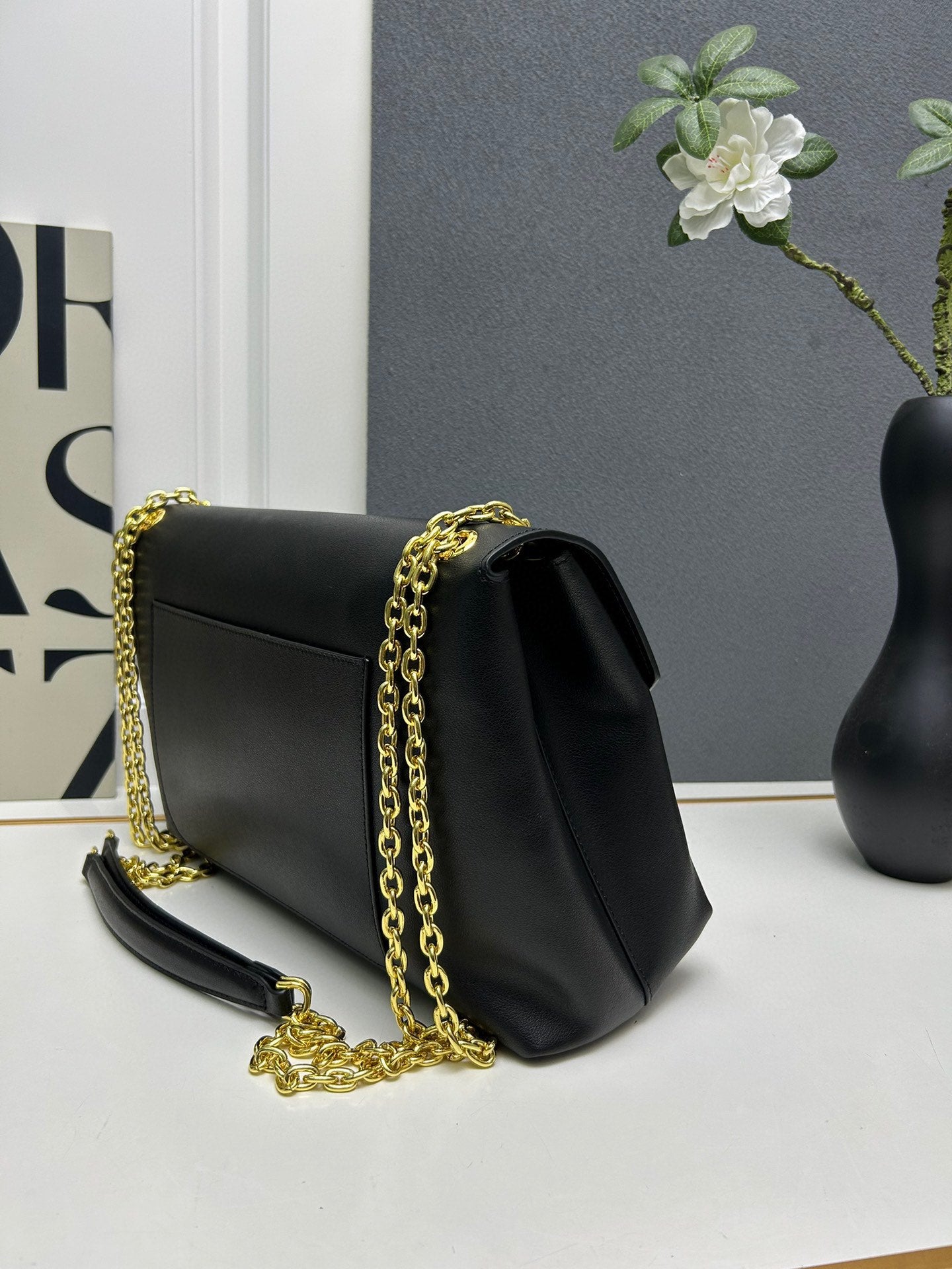 1XPD403B Fashionable leather bag