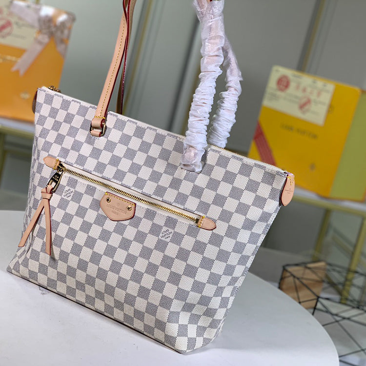 1E001B  Fashionable leather bag 