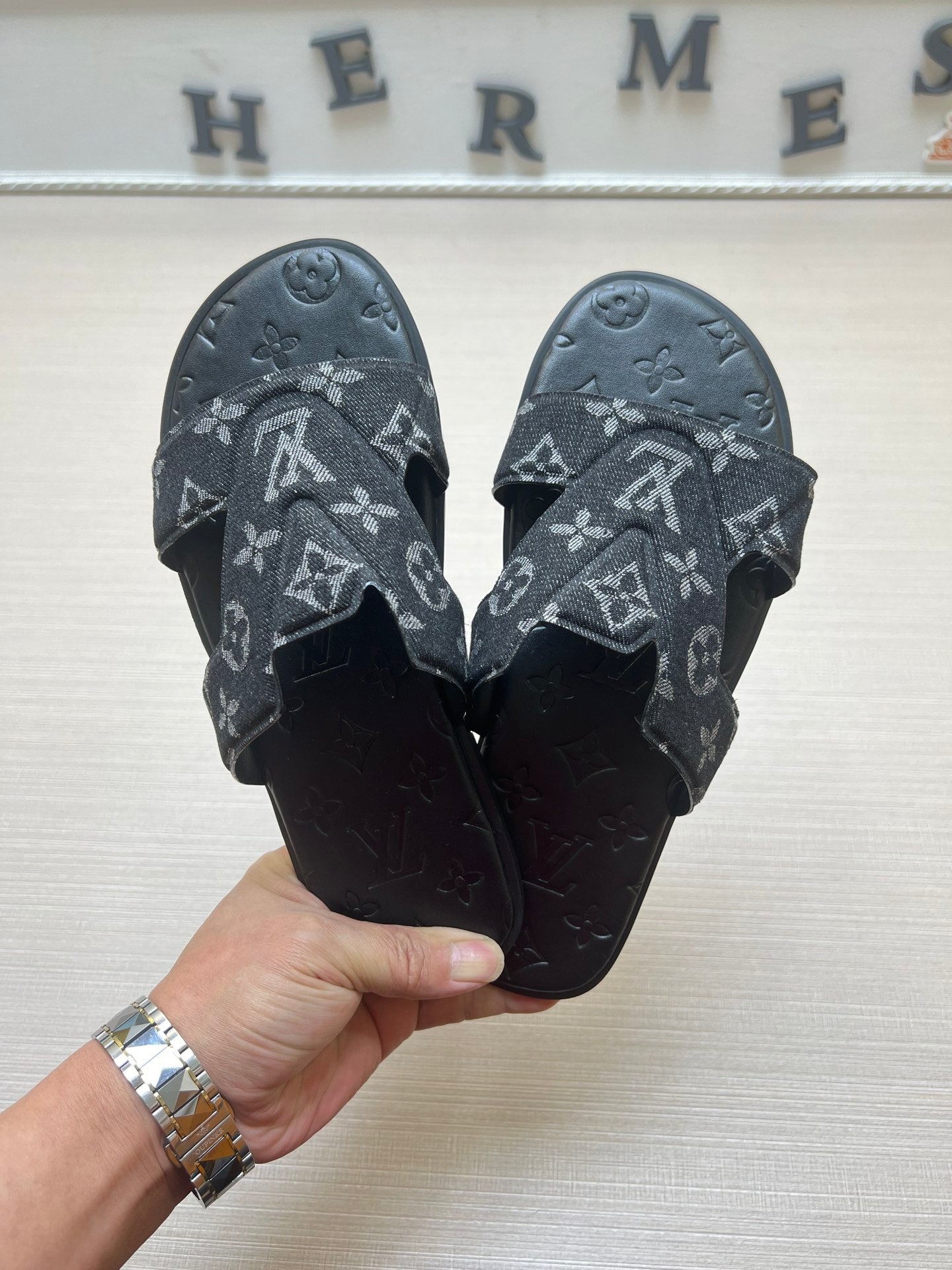 54E28Z   fashion  slippers