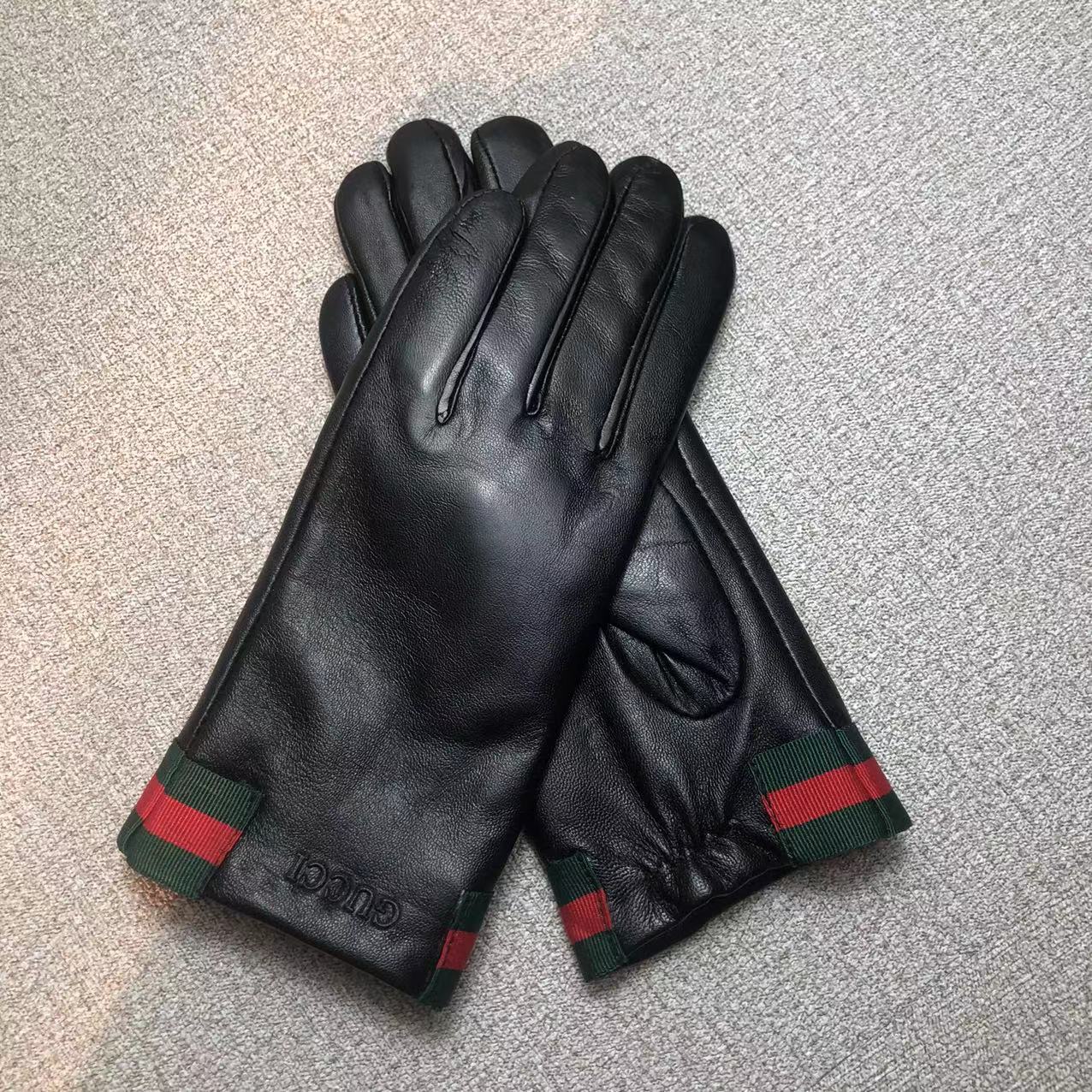 24B94S   Fashion gloves