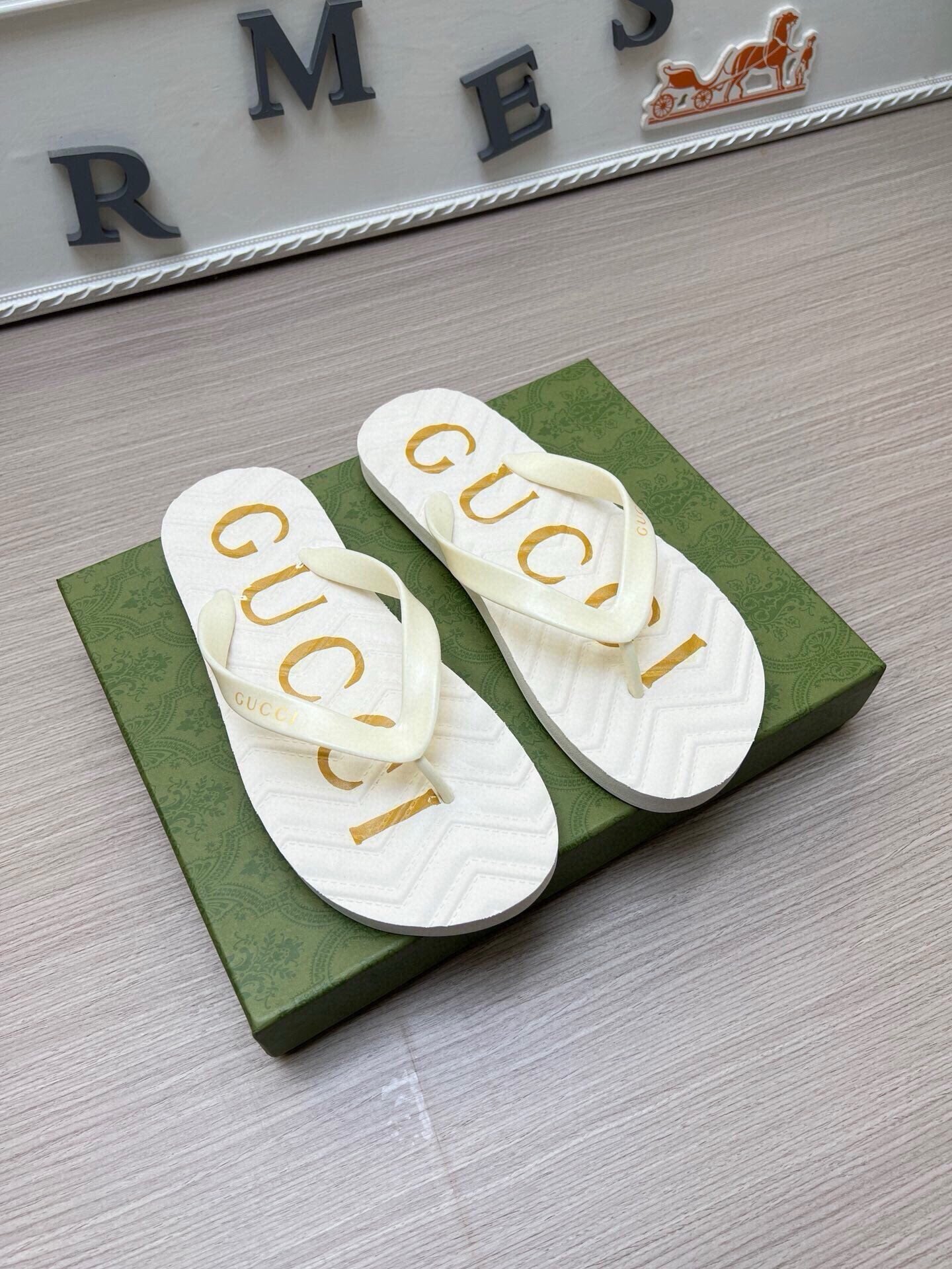 54B39Z   fashion  slippers