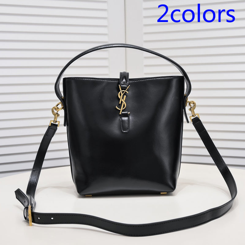 1XSL111B  Fashionable leather bag 