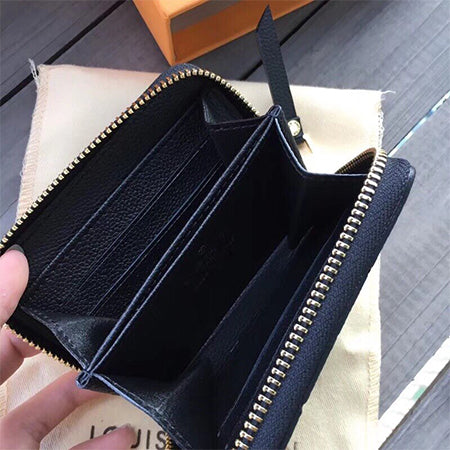 3E720B  Fashionable leather wallets