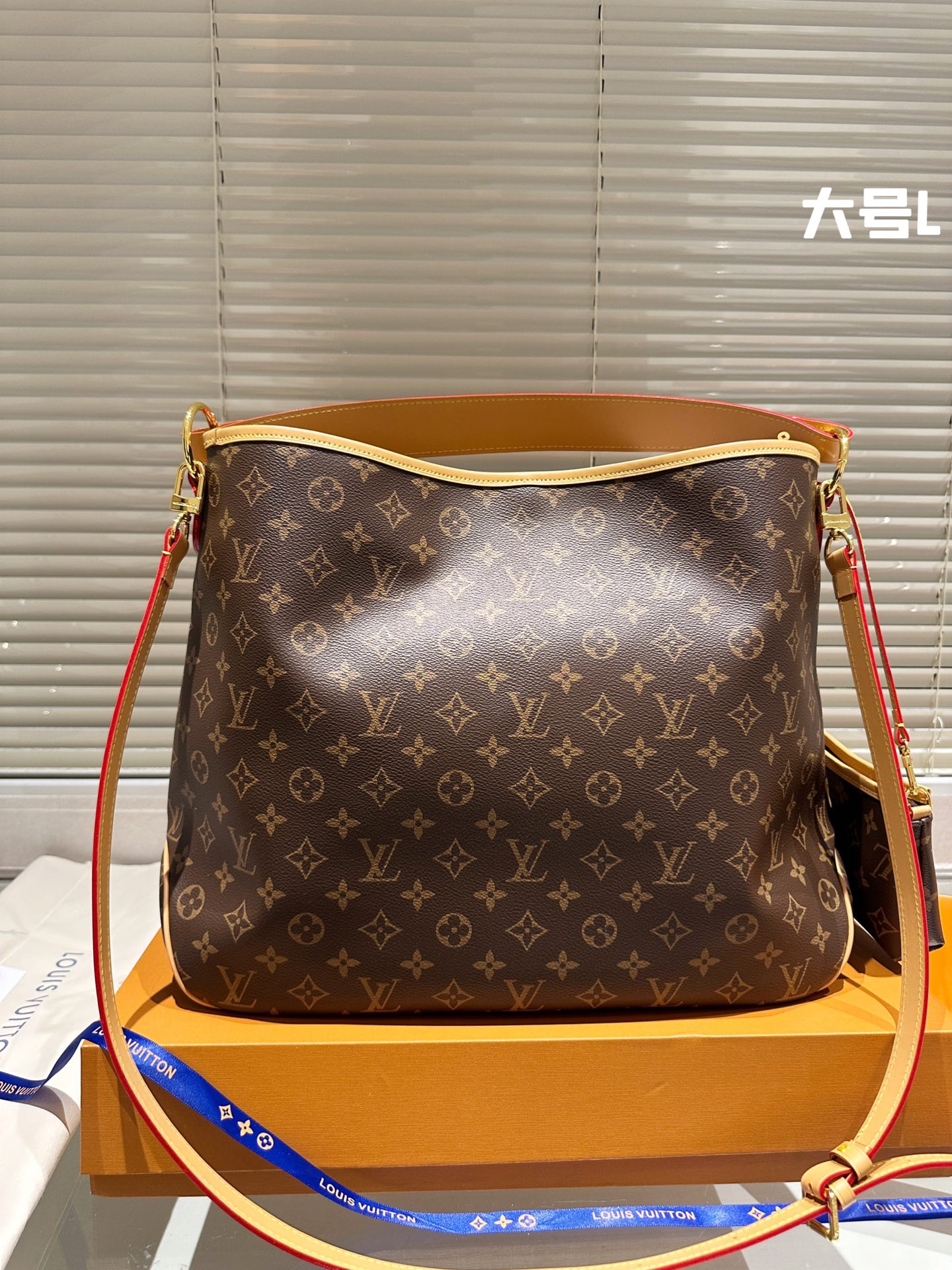 6XE227B (  Fashionable leather bag )