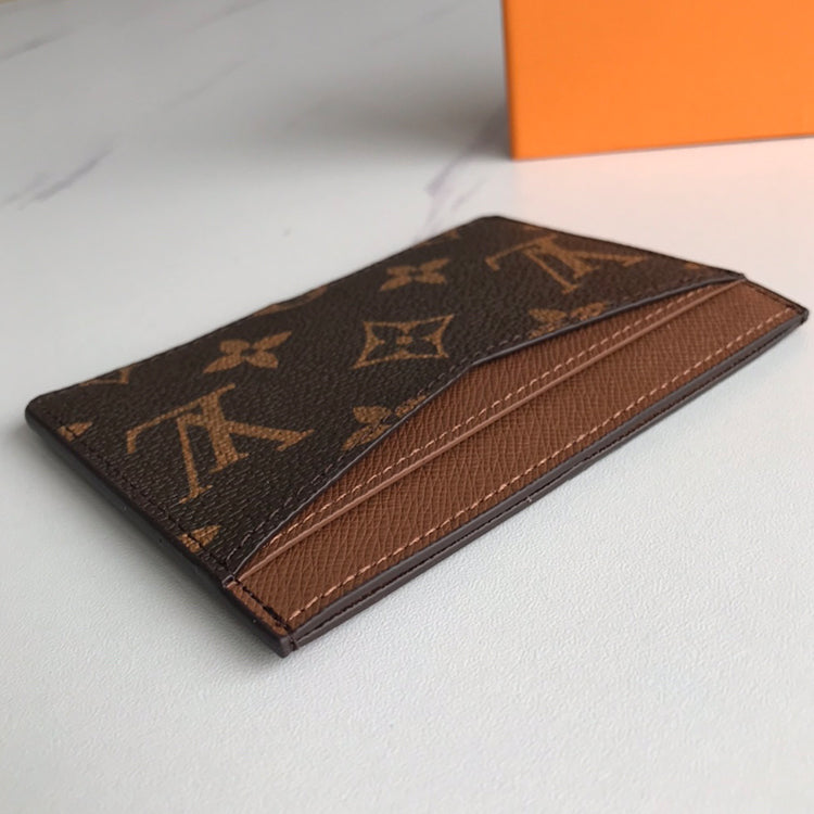 1E54B  Fashionable leather wallets