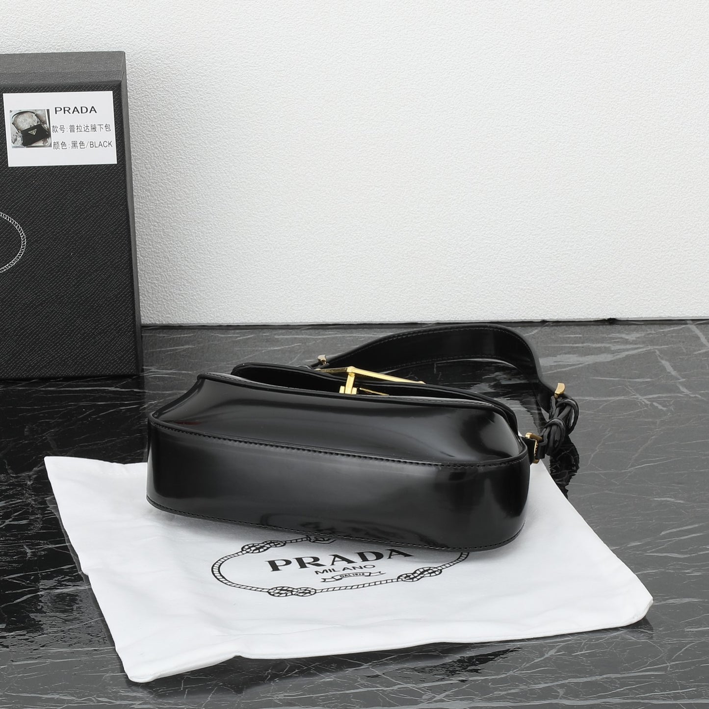 1XPD393B  Fashionable leather bag 