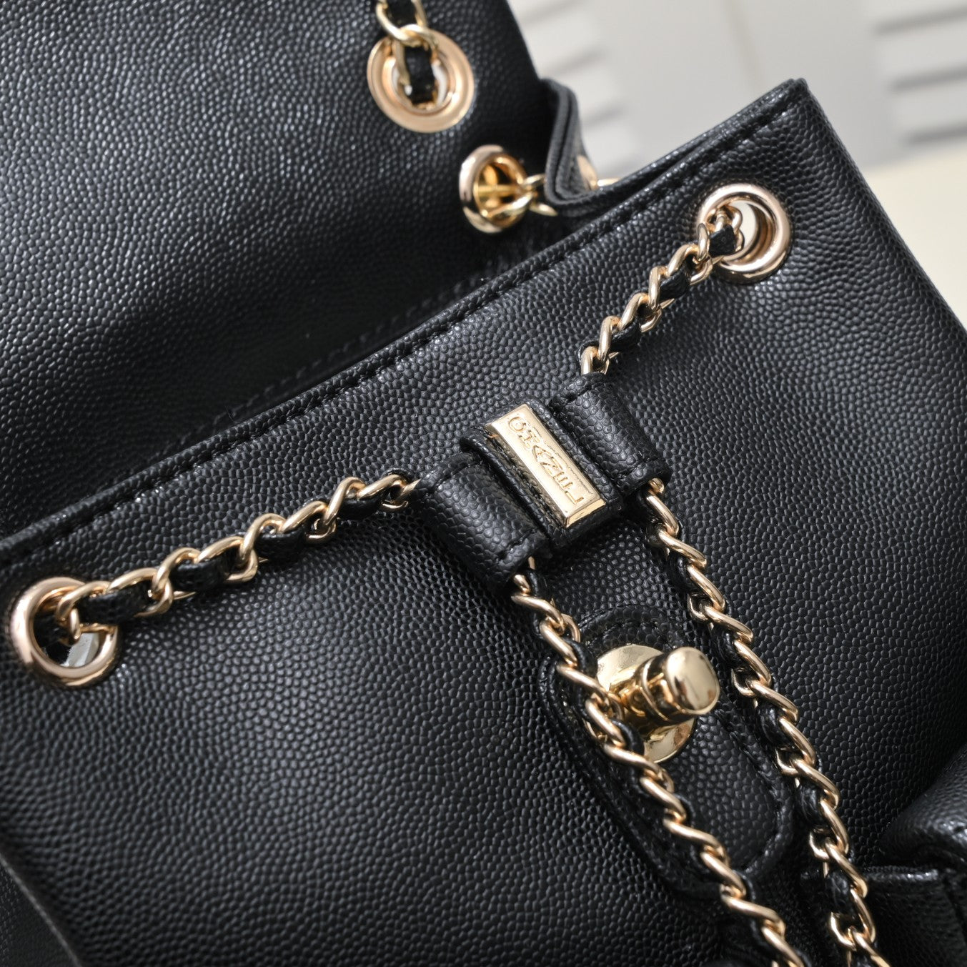 1XC66B  Fashionable leather bag 