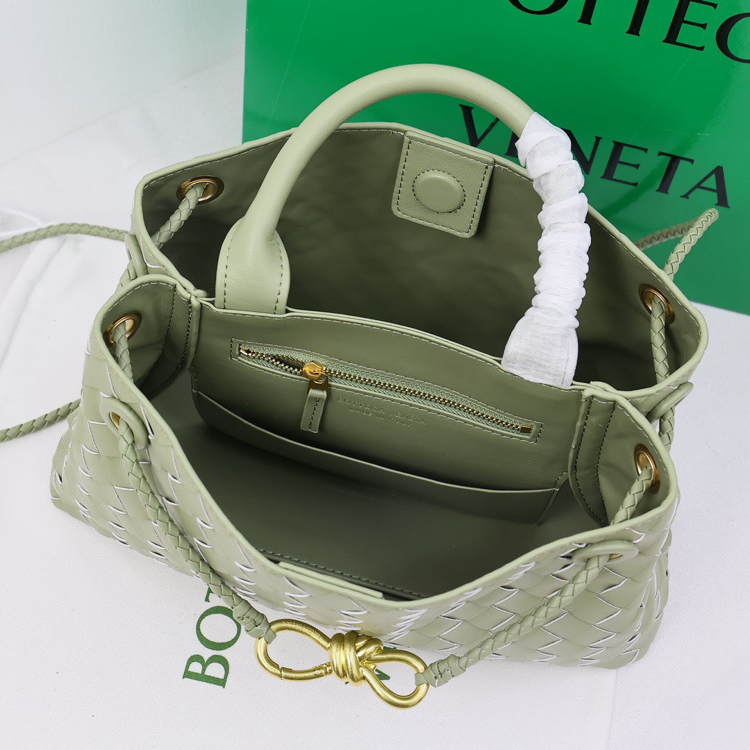 1XA81B (Fashionable leather bag )