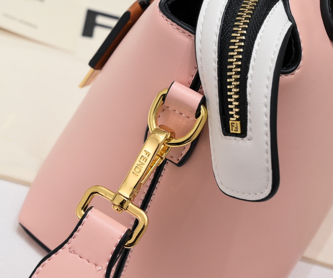 2XF132B  Fashionable leather bag 