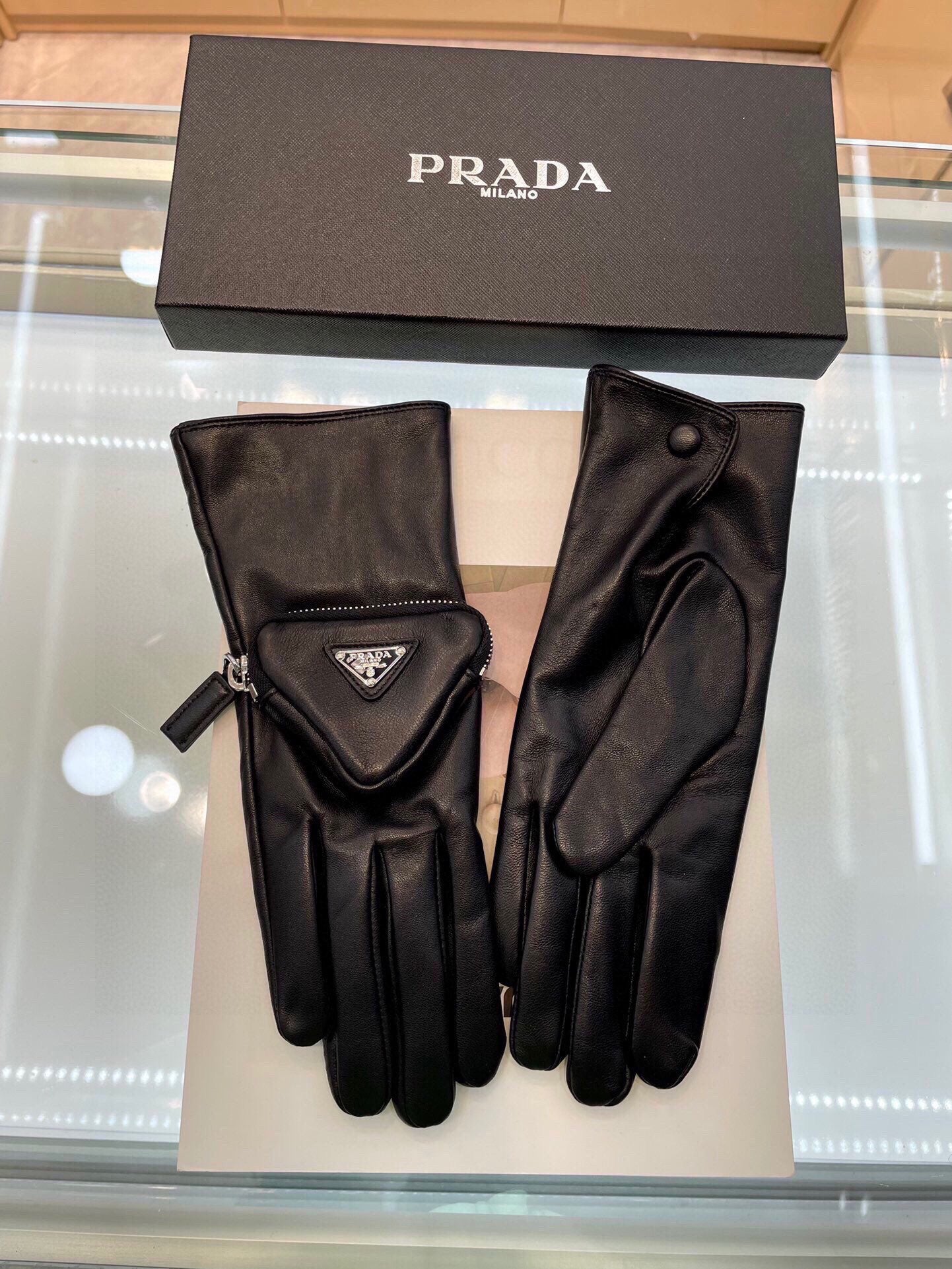 24PD98S   Fashion gloves