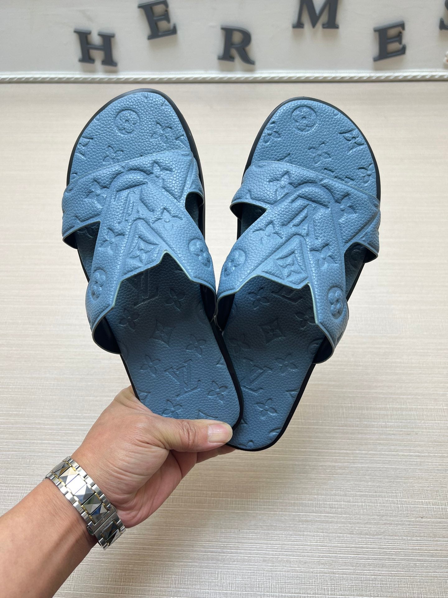 54E34Z  fashion slippers