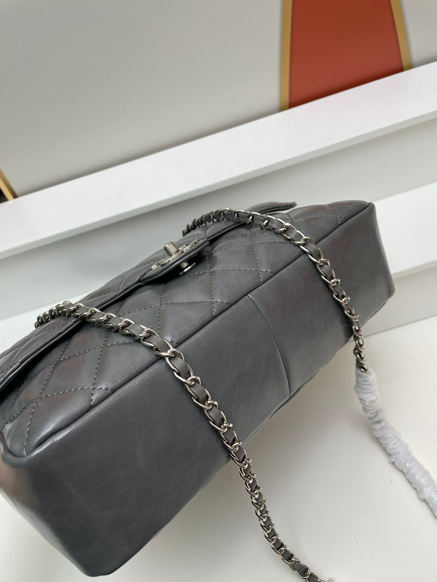 4XC3B  Fashionable leather bag 