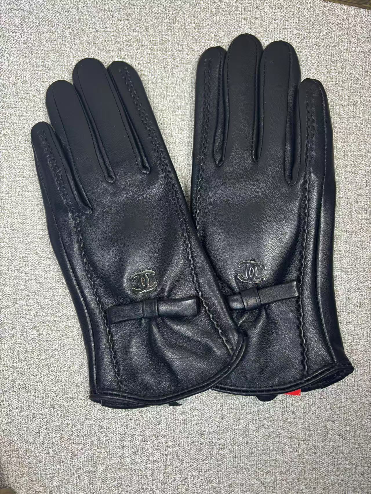 24C101S   Fashion gloves