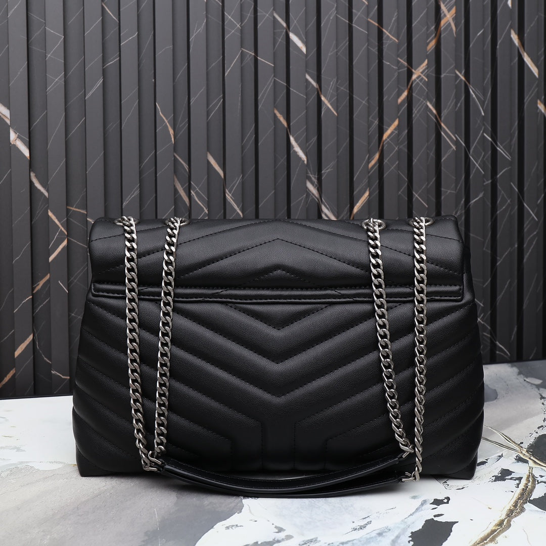 1XSL267B  Fashionable leather bag 