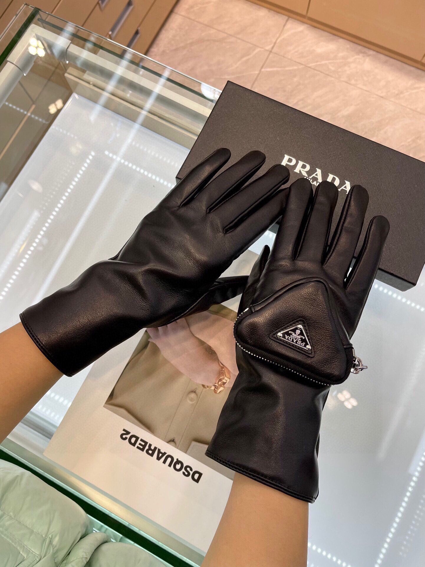 24PD98S   Fashion gloves