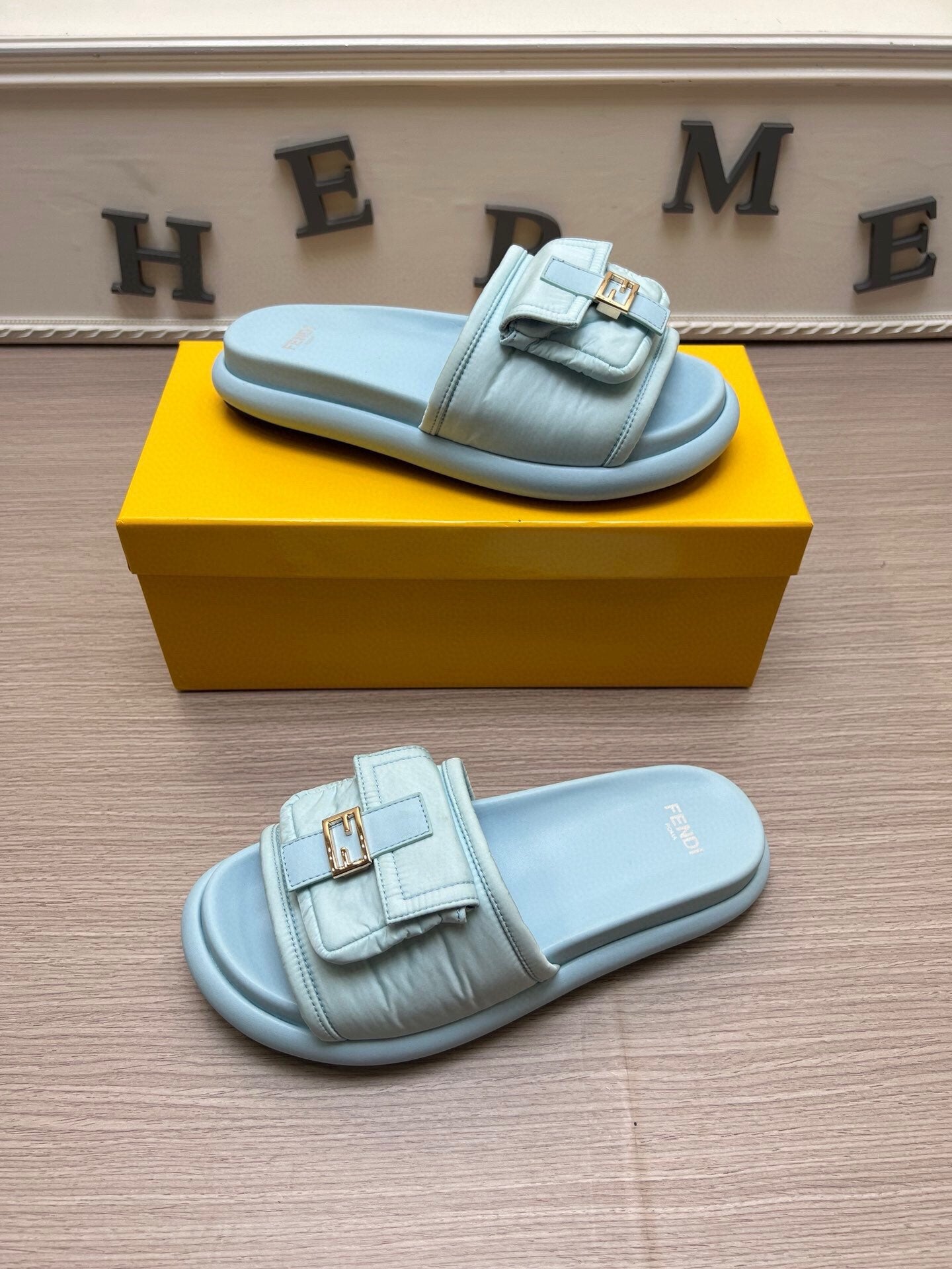 54F125Z    fashion  slippers