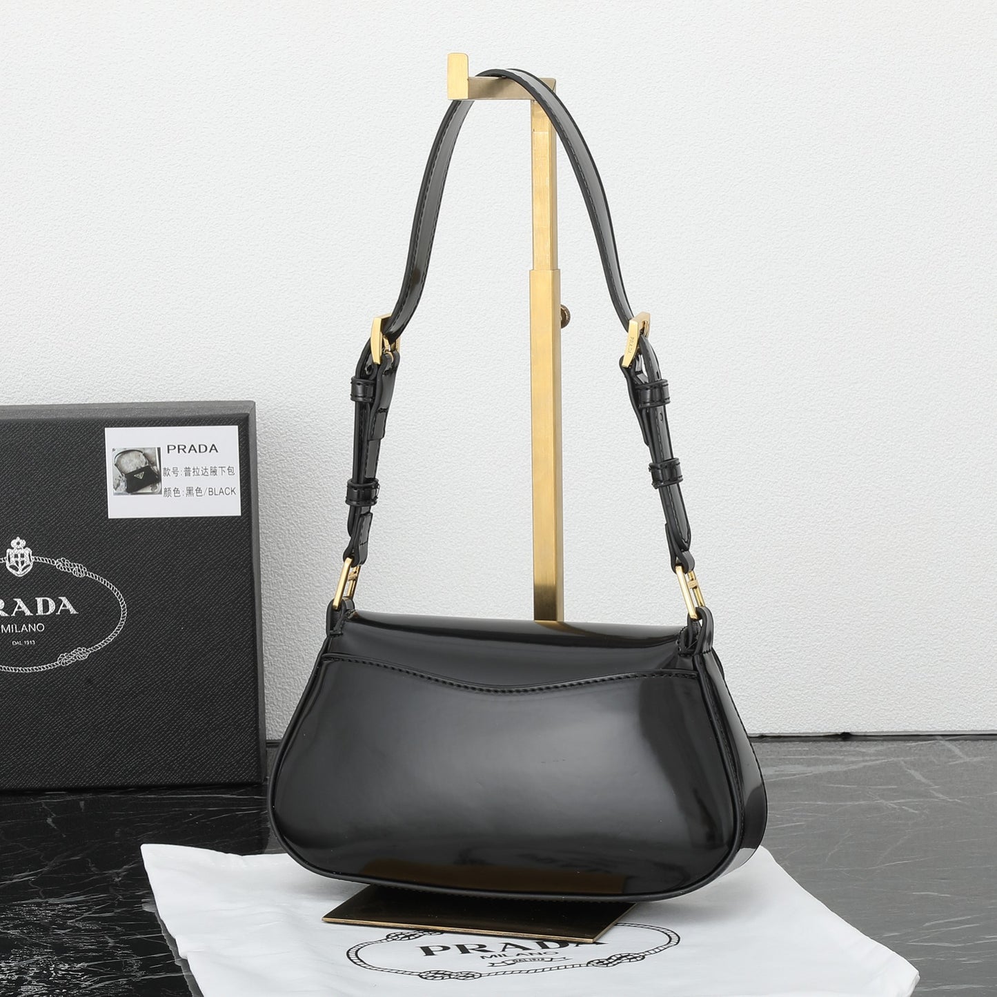 1XPD393B  Fashionable leather bag 