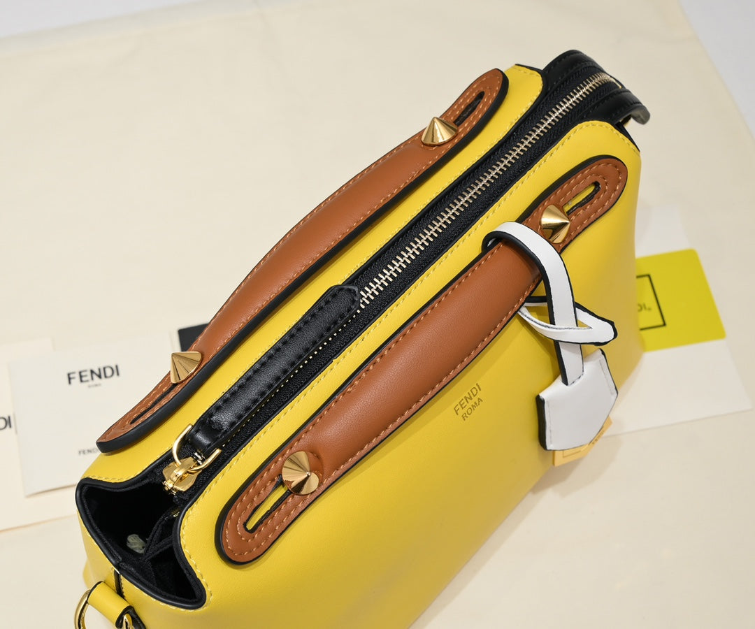 2XF132B  Fashionable leather bag 