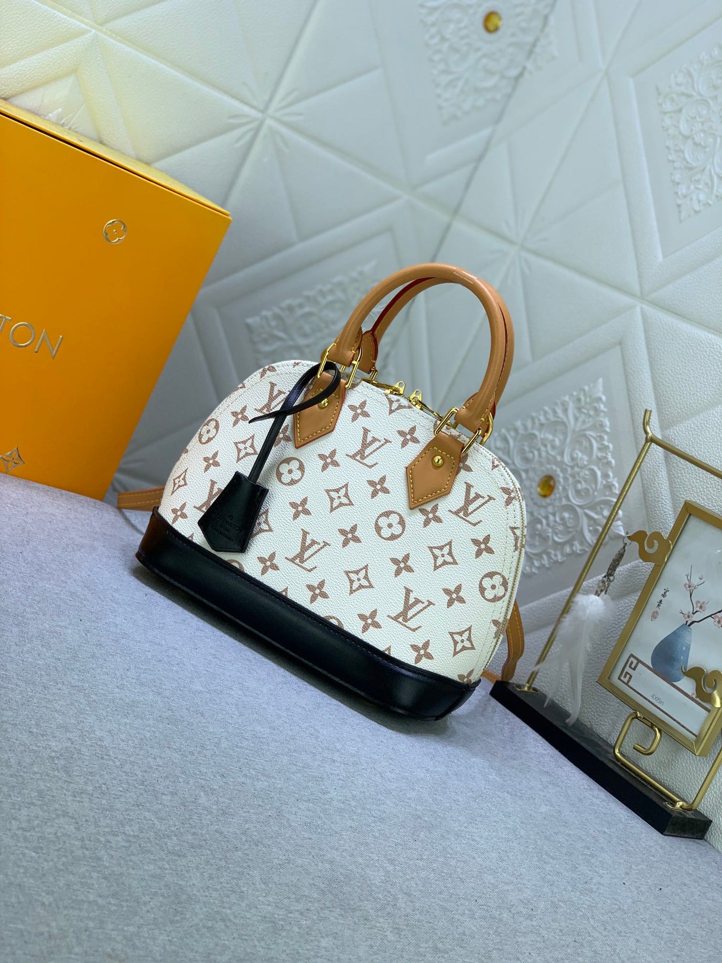 2XE336B  Fashionable leather bag 