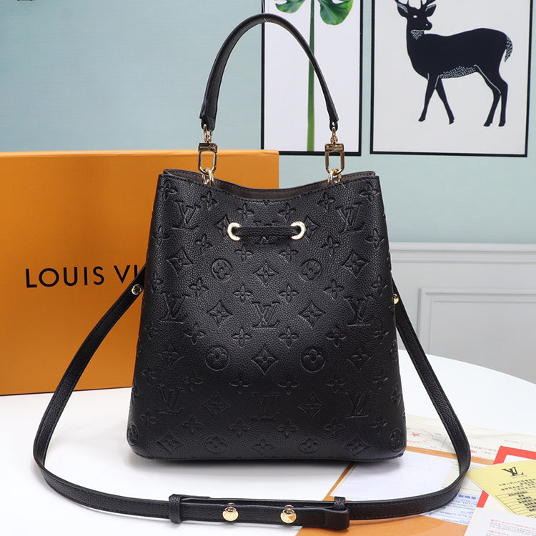 1E81B  Fashionable leather bag 