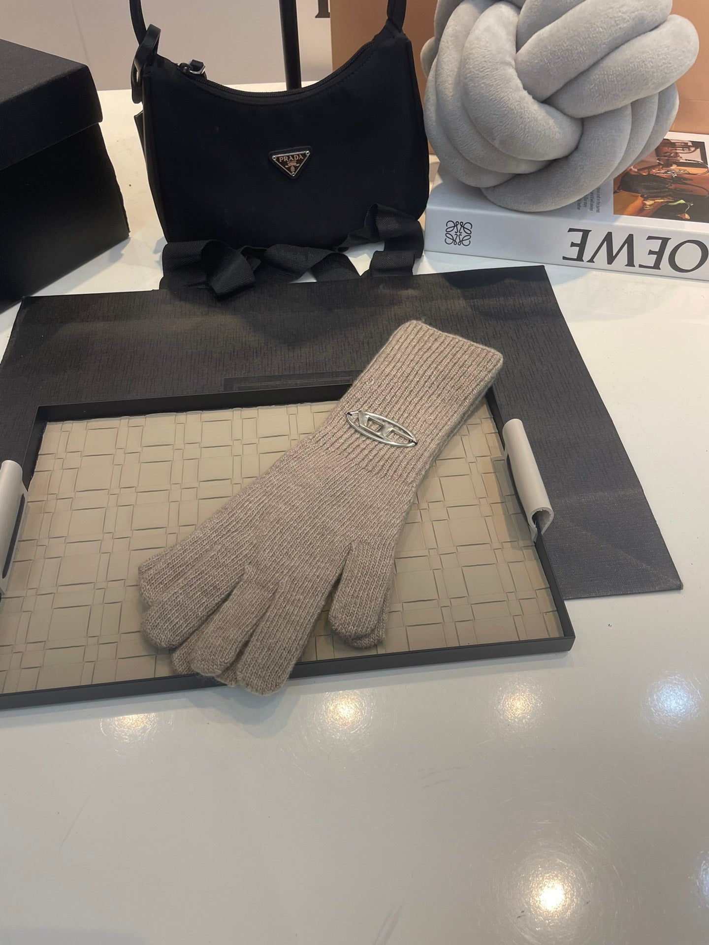 14A54S   Fashion gloves