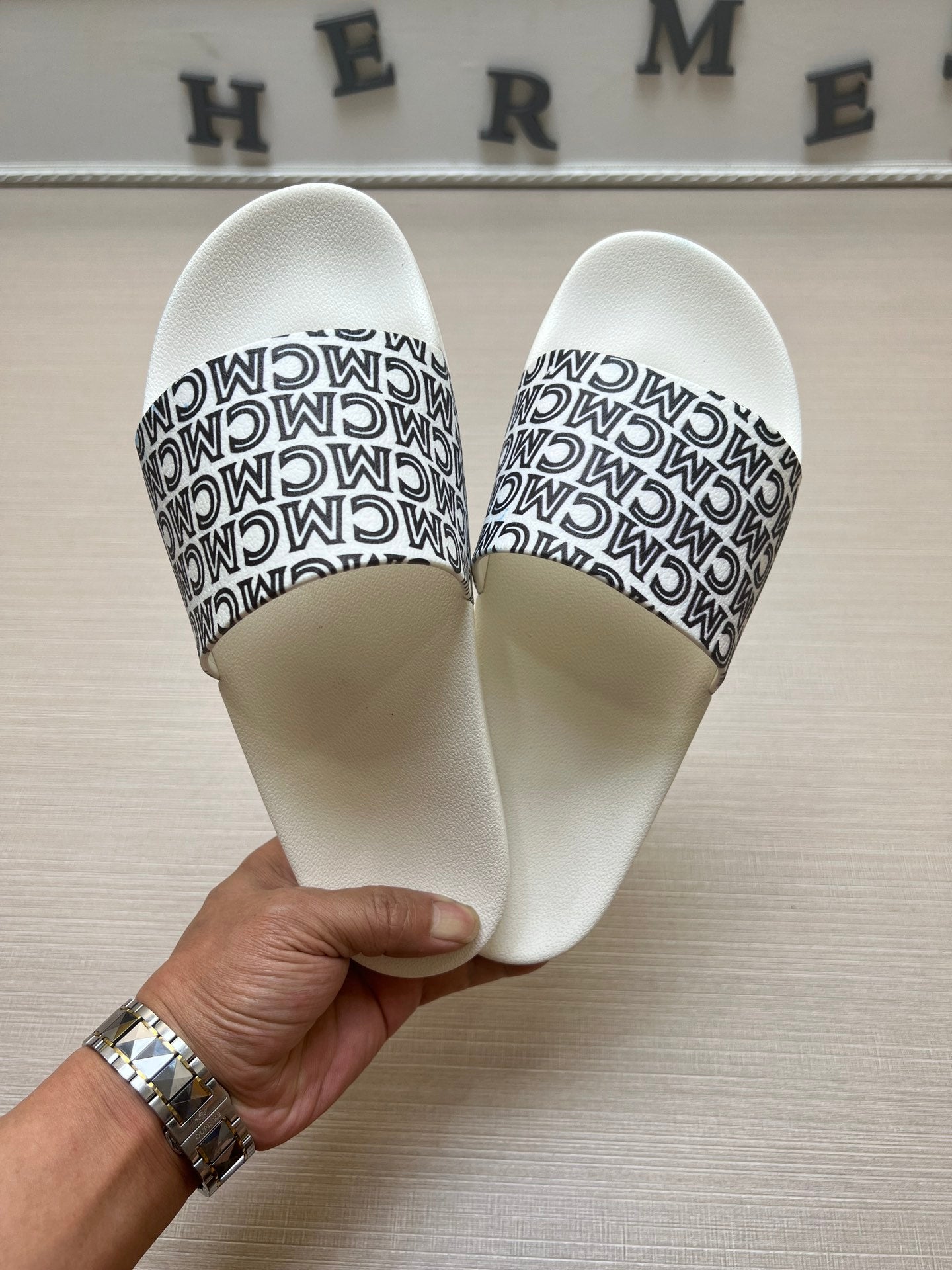 54M45Z   fashion slippers