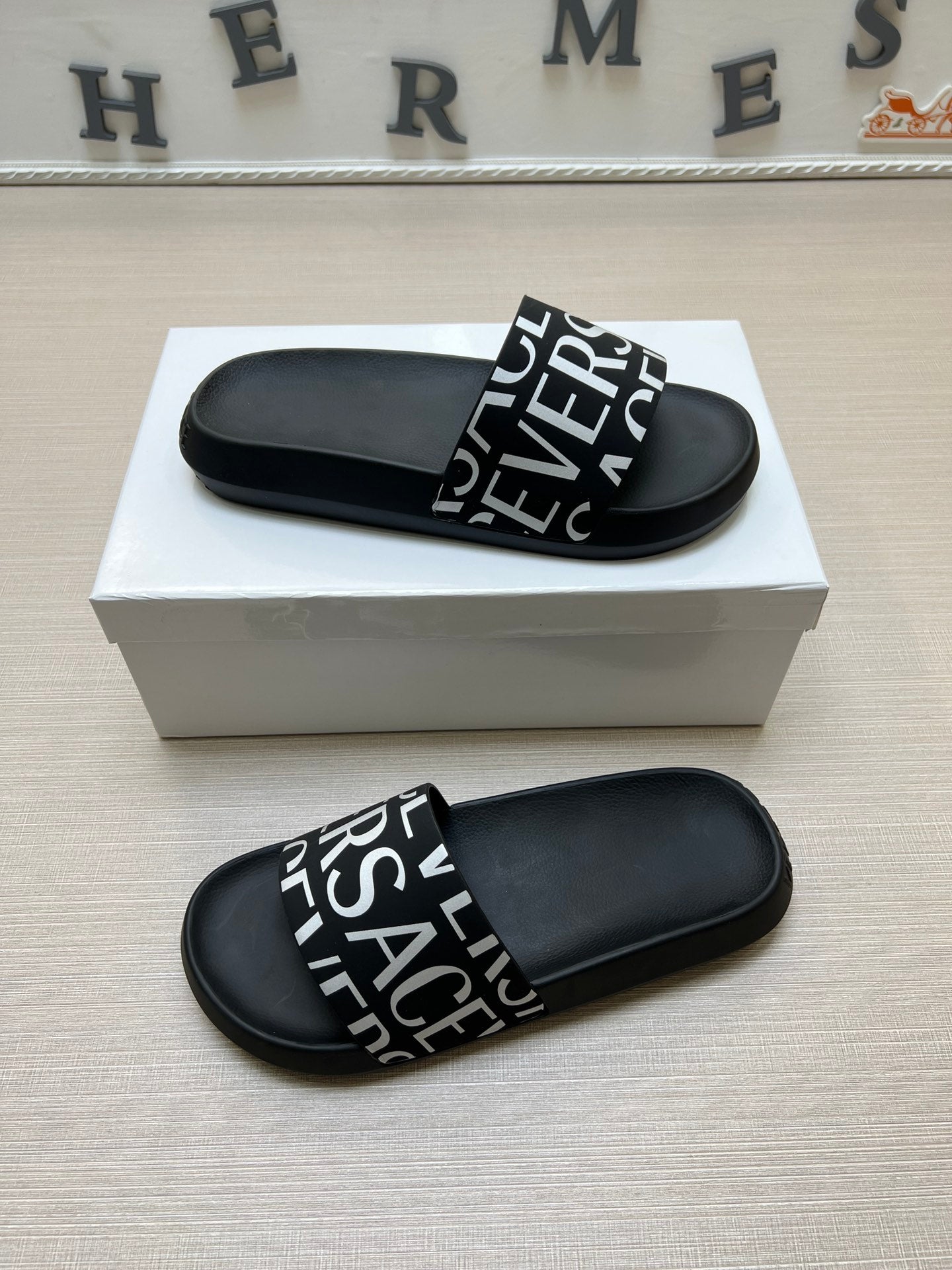 54V108Z  fashion  slippers