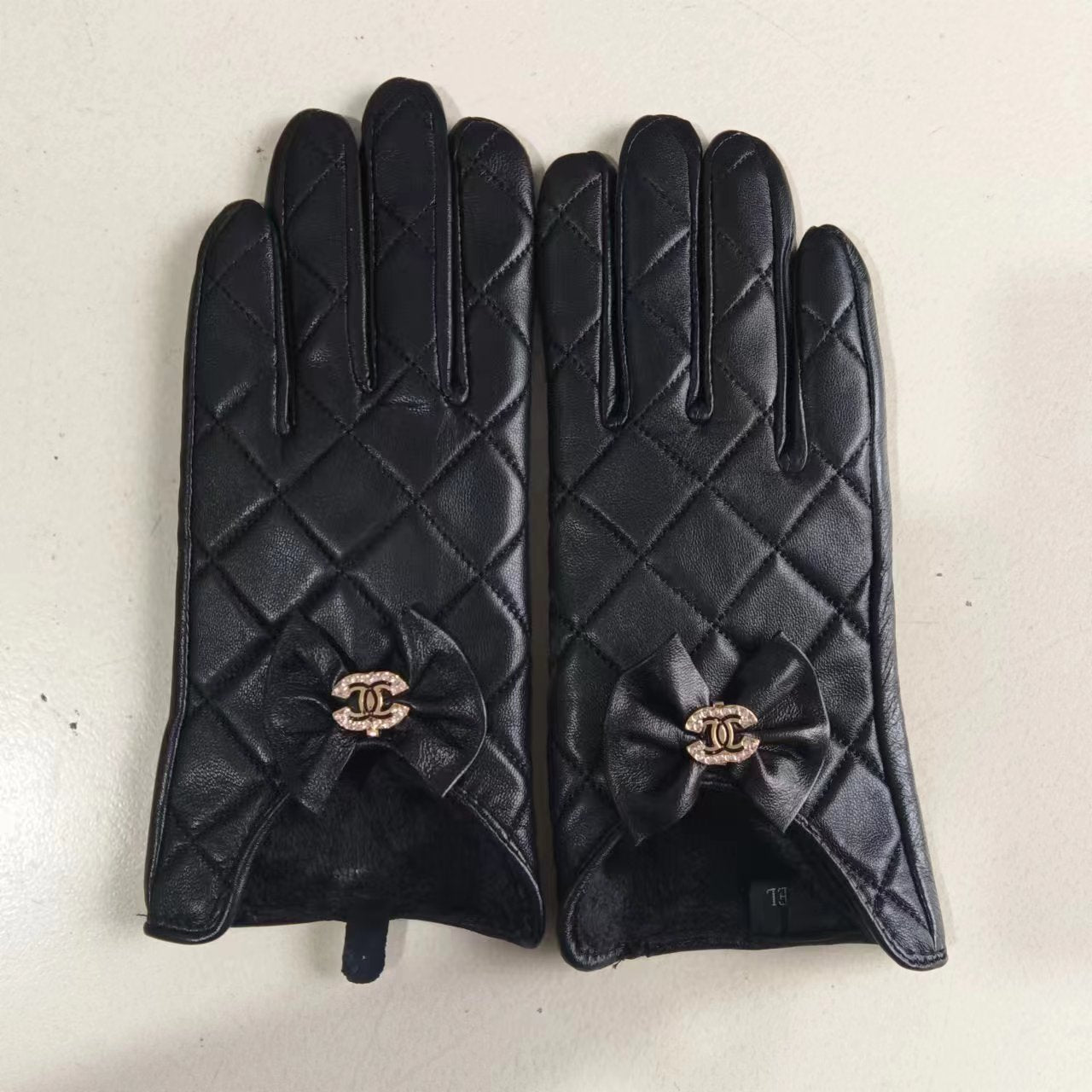 24C86S   Fashion gloves