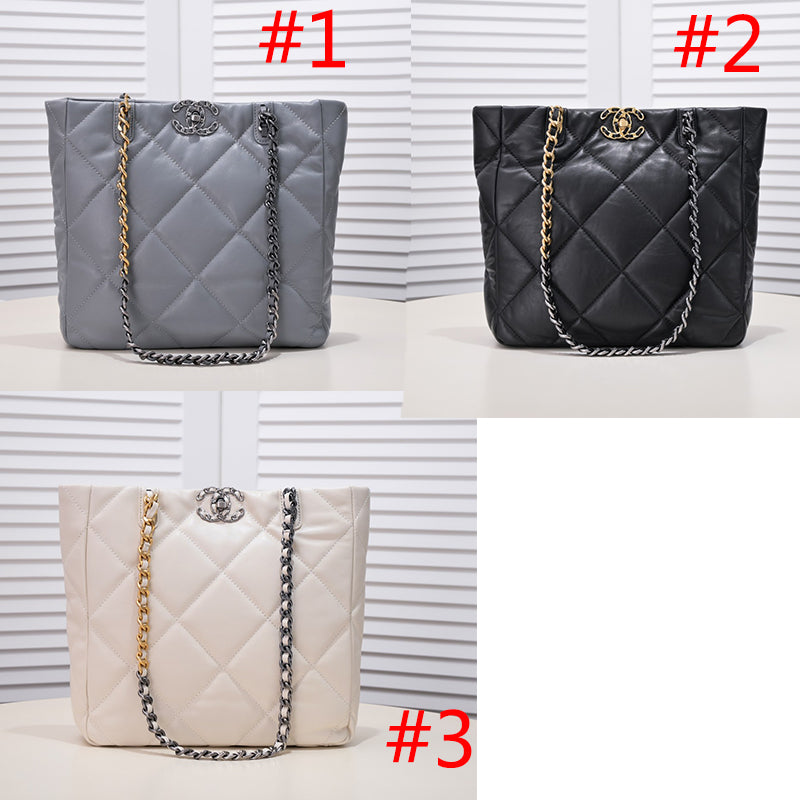 1XC41B  Fashionable leather bag 