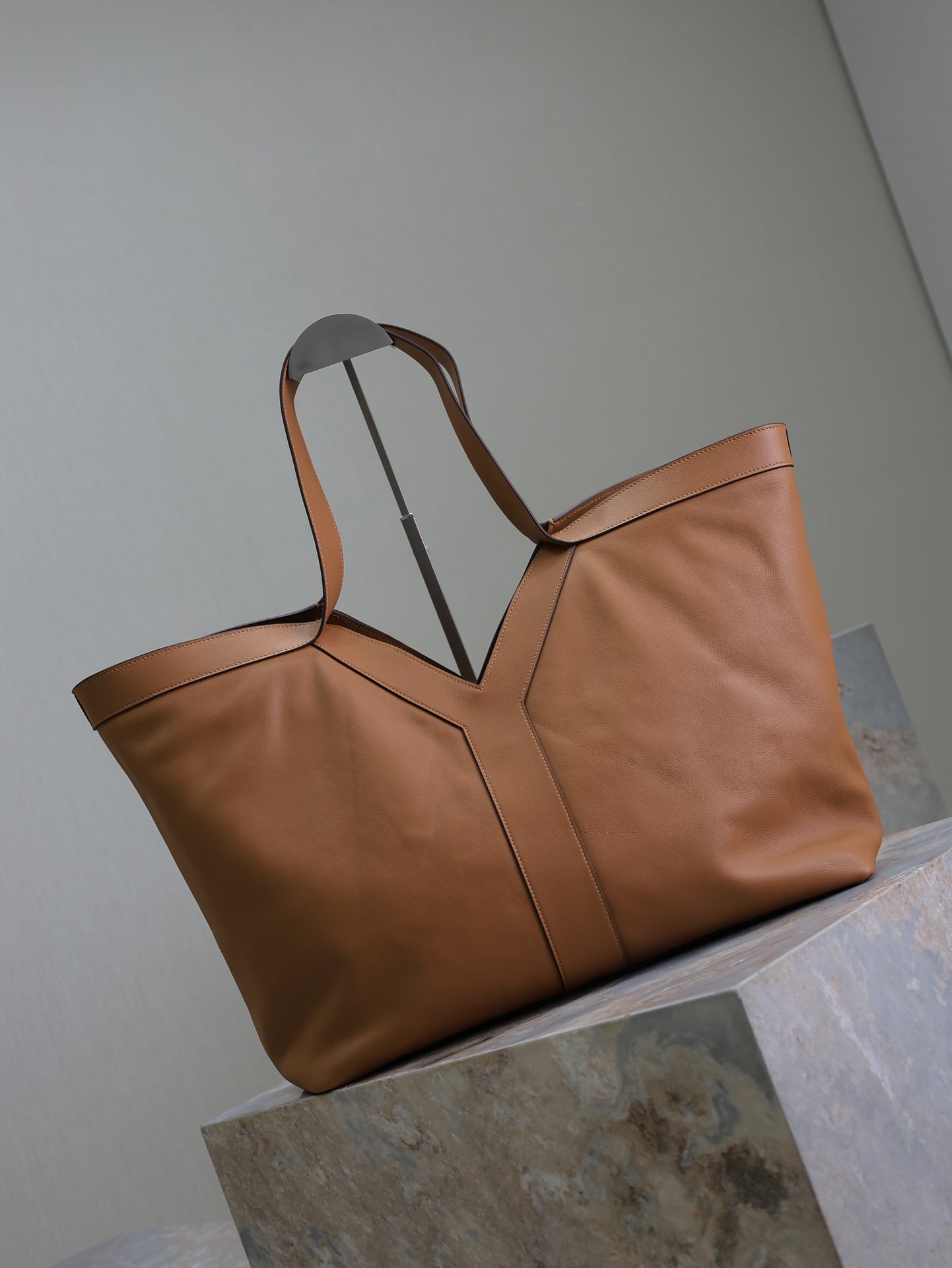 1XSL85B Fashionable leather bag