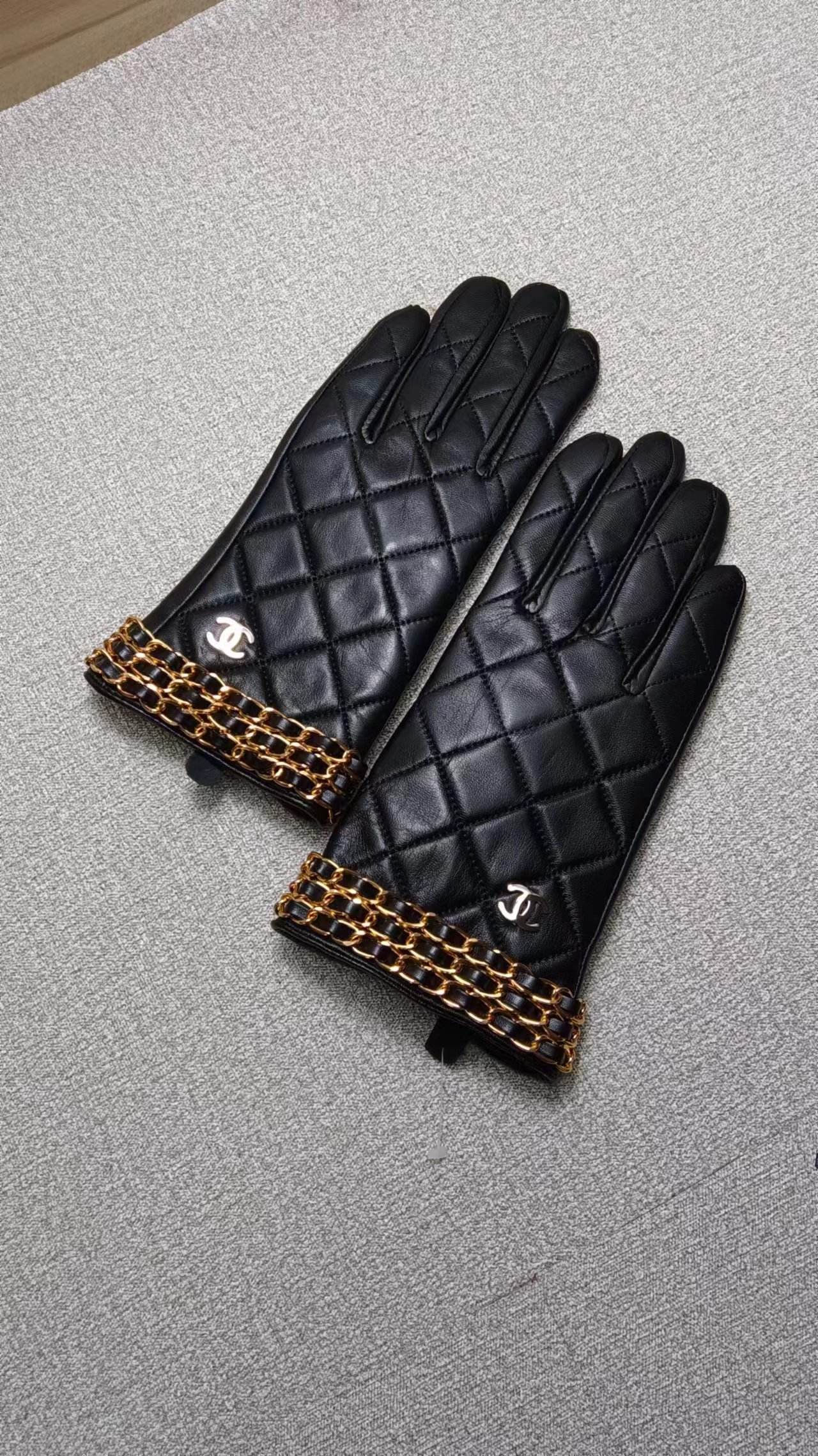 24C78S   Fashion gloves