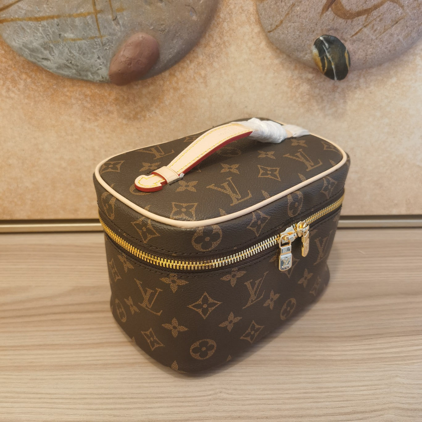 1XE273B  Fashionable leather bag 