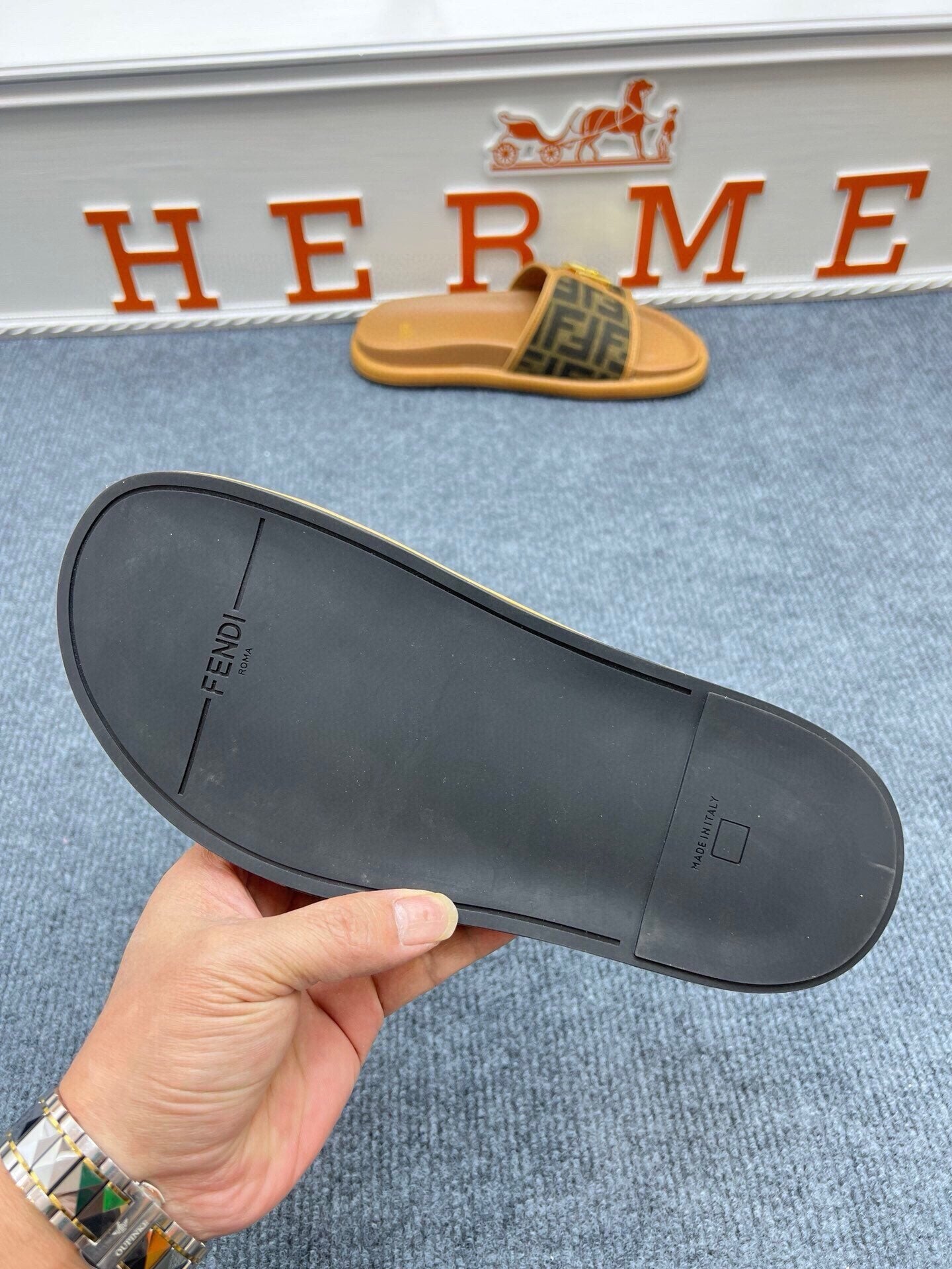 54F37Z  fashion slippers