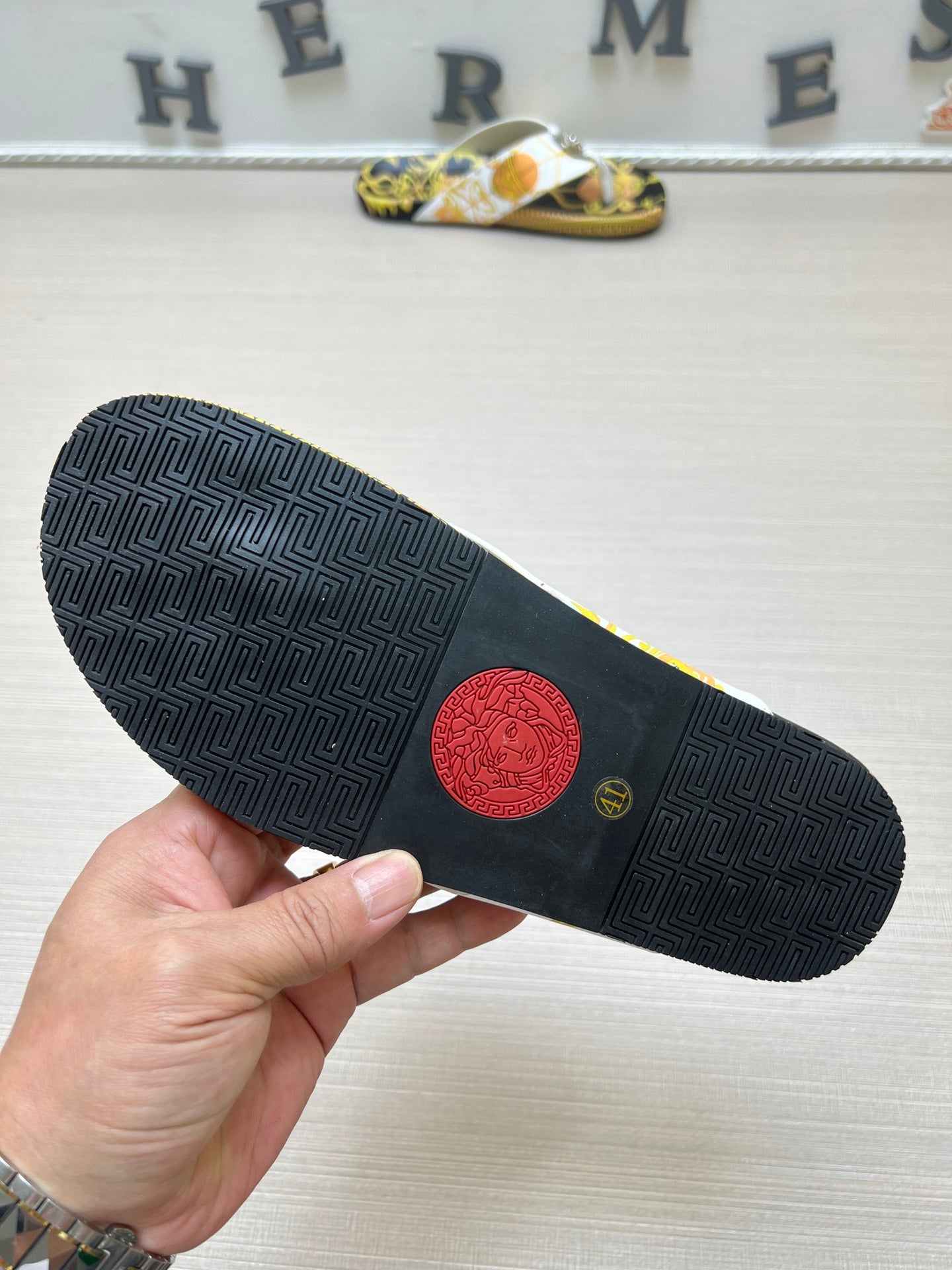 54V96Z   fashion  slippers