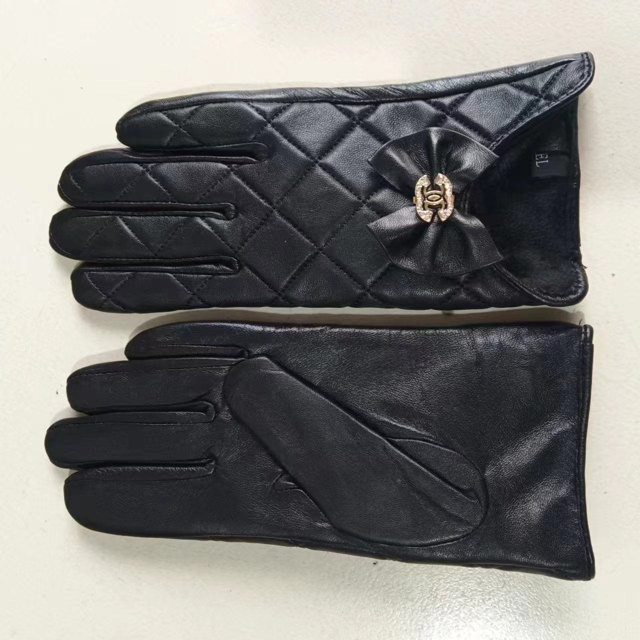 24C86S   Fashion gloves