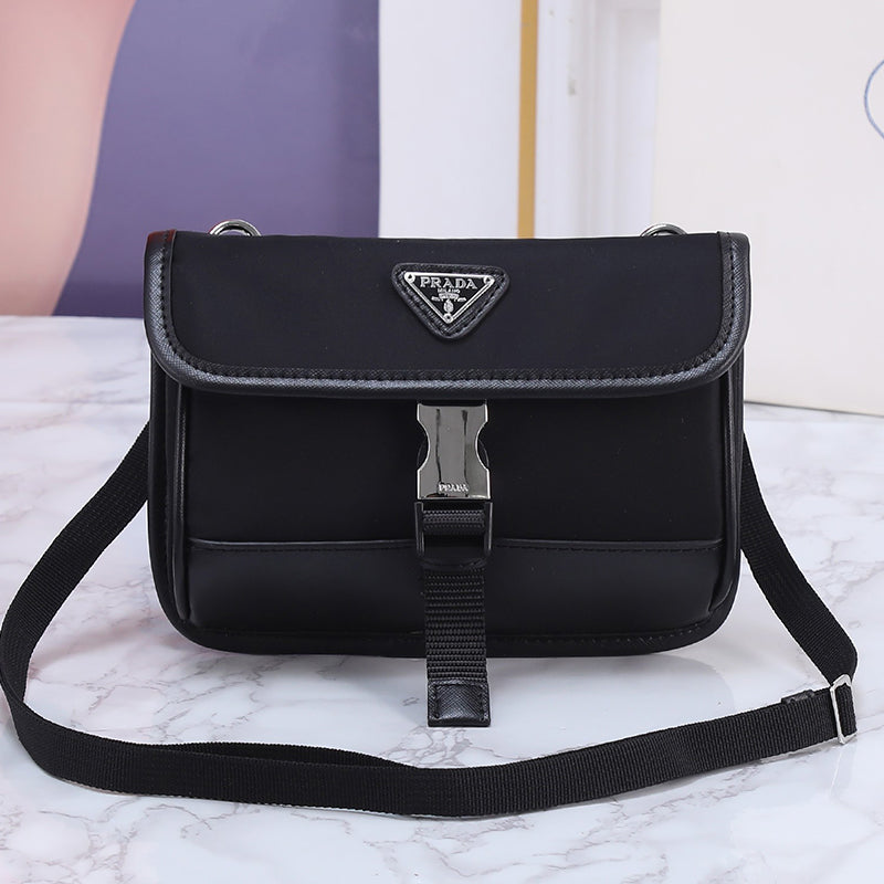 1XPD76B  Fashionable  bag 