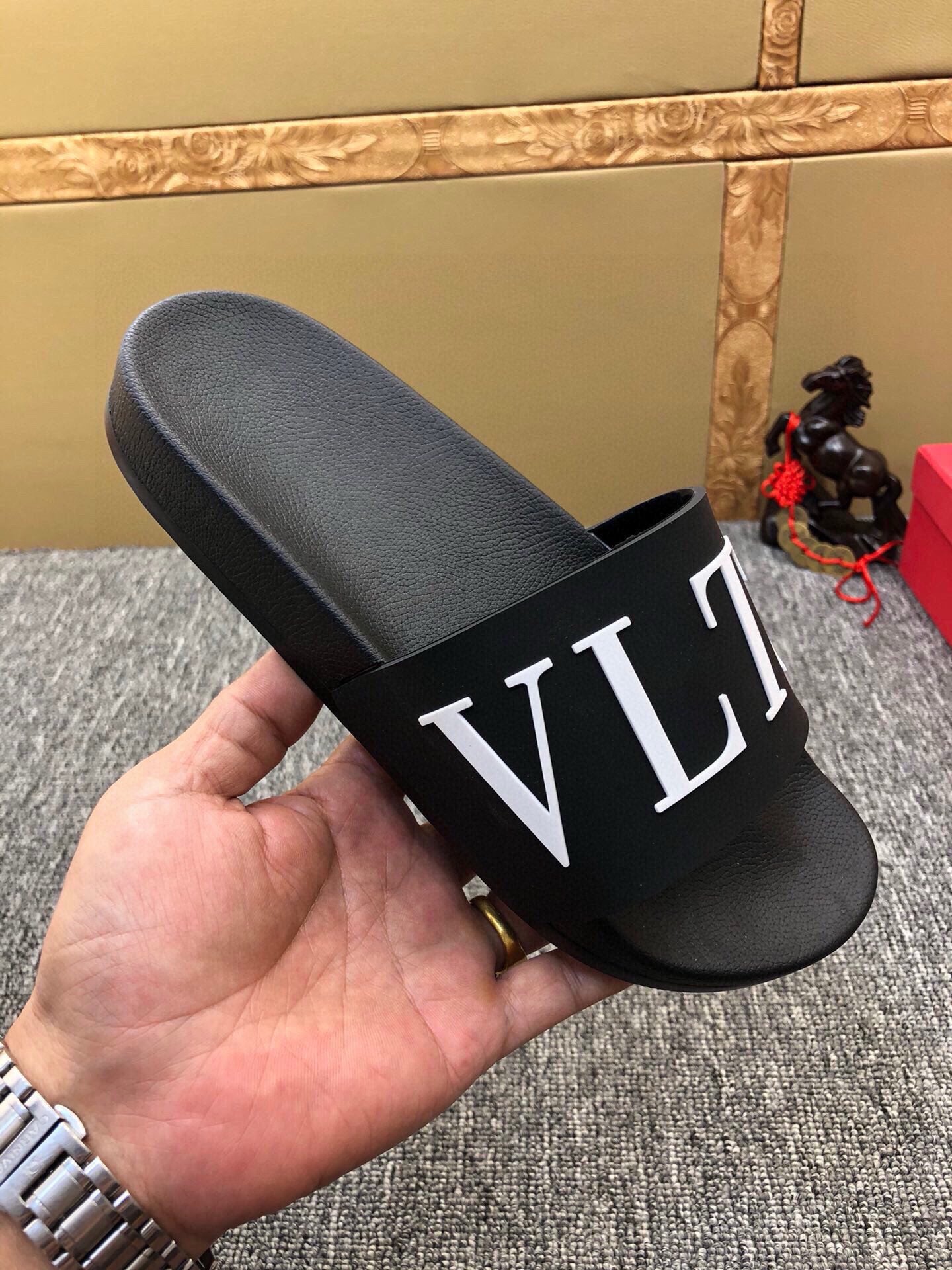 54VL52Z    fashion  slippers