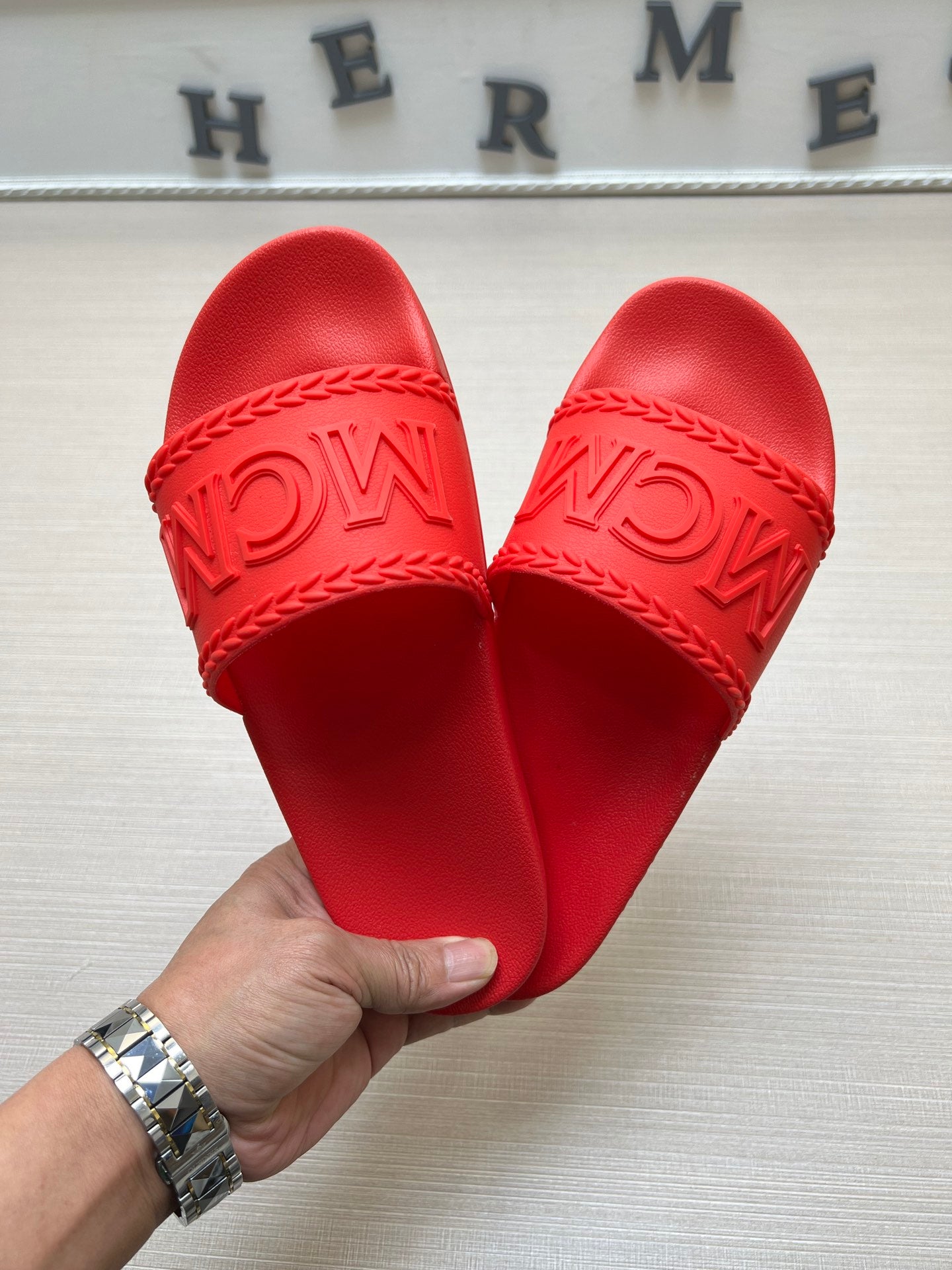 54M42Z    fashion  slippers