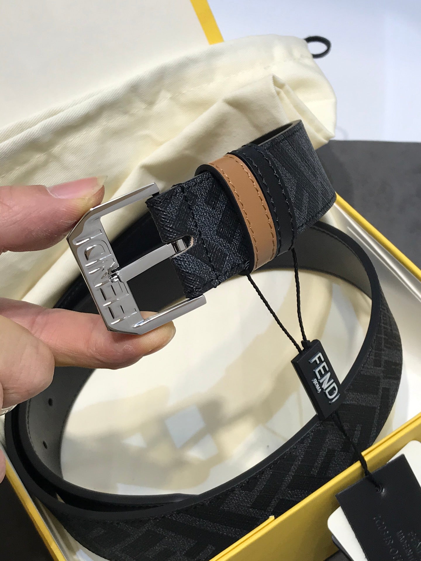 14F78P   (High quality leather belt With full package)