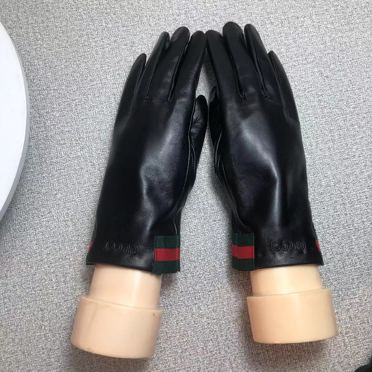 24B94S   Fashion gloves